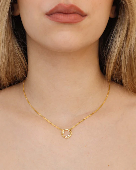 Collana Donna Amabile Circle Dorata con Cerchio Vuoto Irregolare 