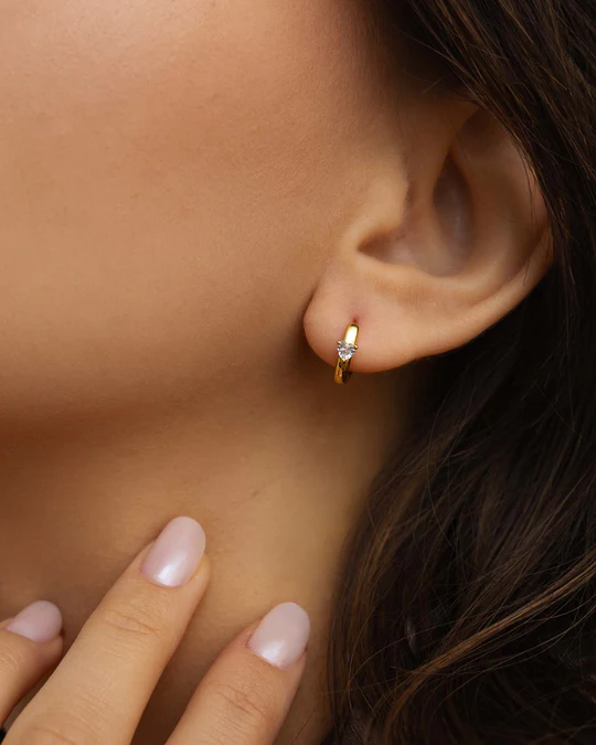 Orecchino Donna Amabile Dorato Hoop Luce a Cerchio con Piccolo Cuore 