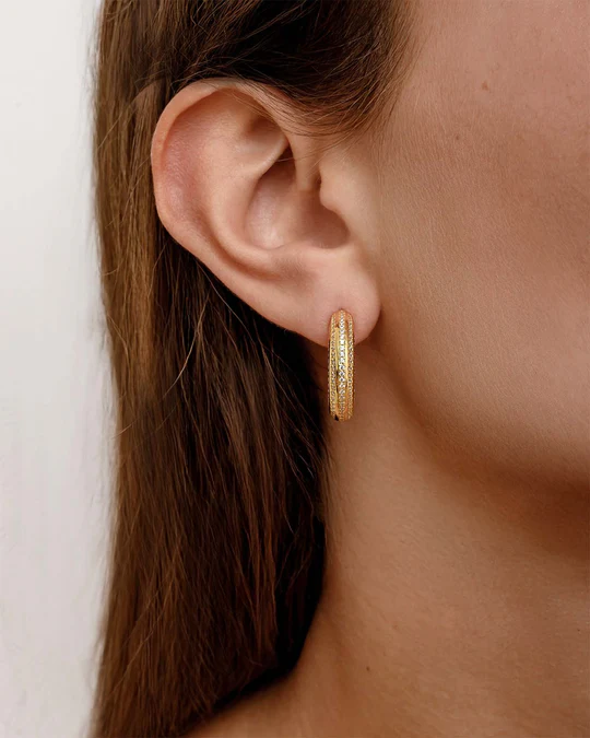 Orecchino Donna Amabile Dorato Hoop Stripe a Cerchio Grande con Strisce Brillanti 