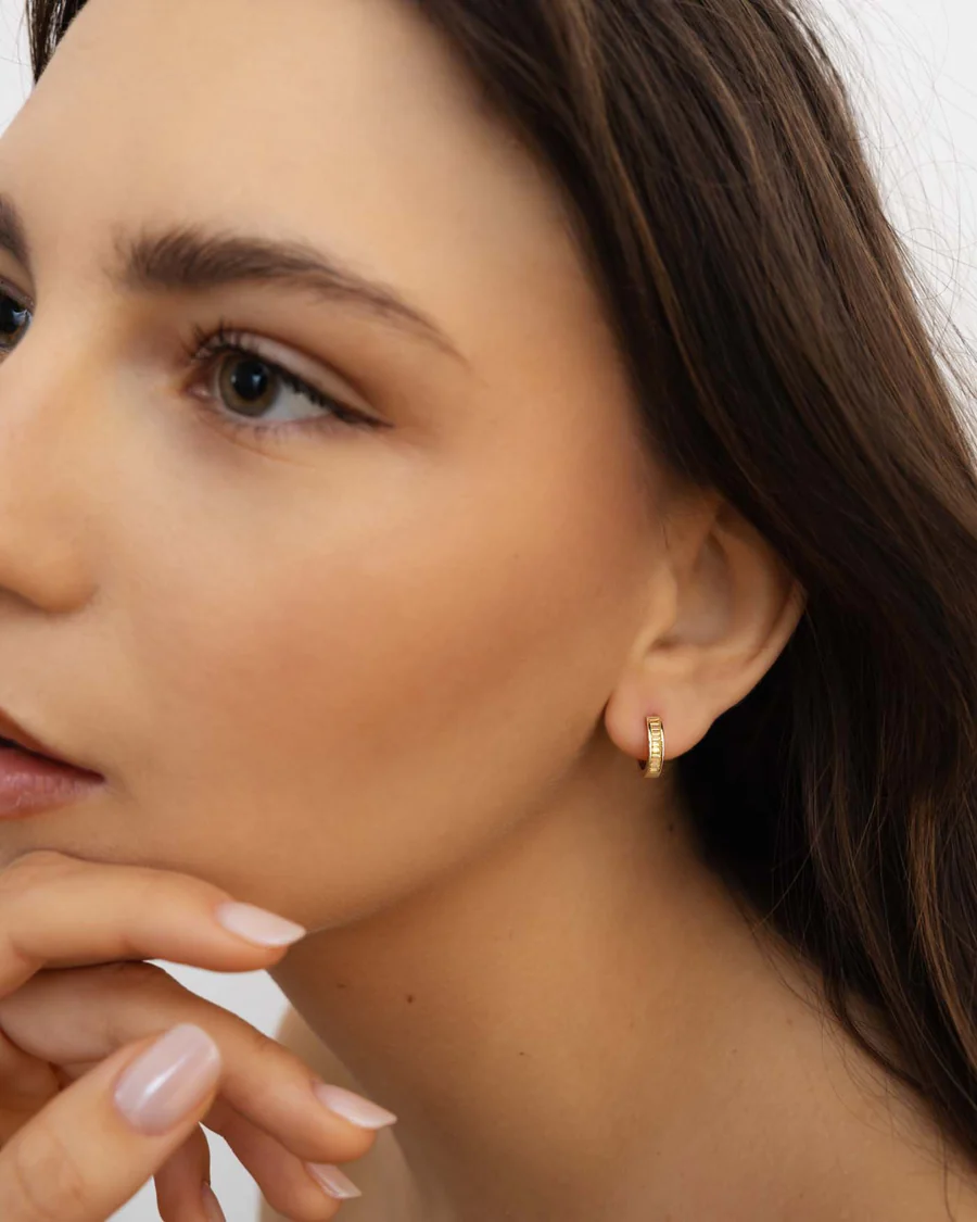 Orecchino Donna Amabile Hoop Zirconia a Cerchio con Pietre di Zirconia Giallo Incastonate