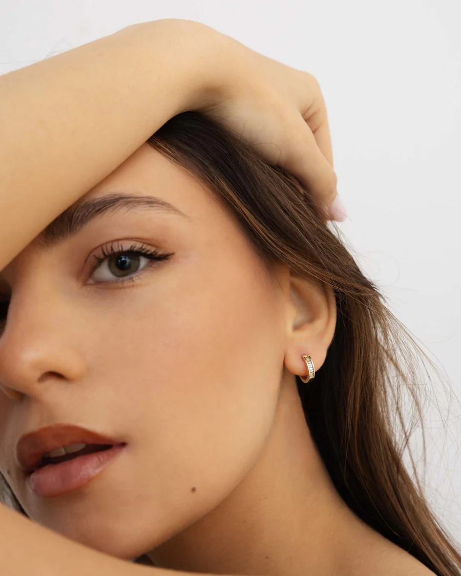 Orecchino Donna Amabile Hoop Zirconia a Cerchio Pietre di Zirconia Ghiaccio Incastonate 