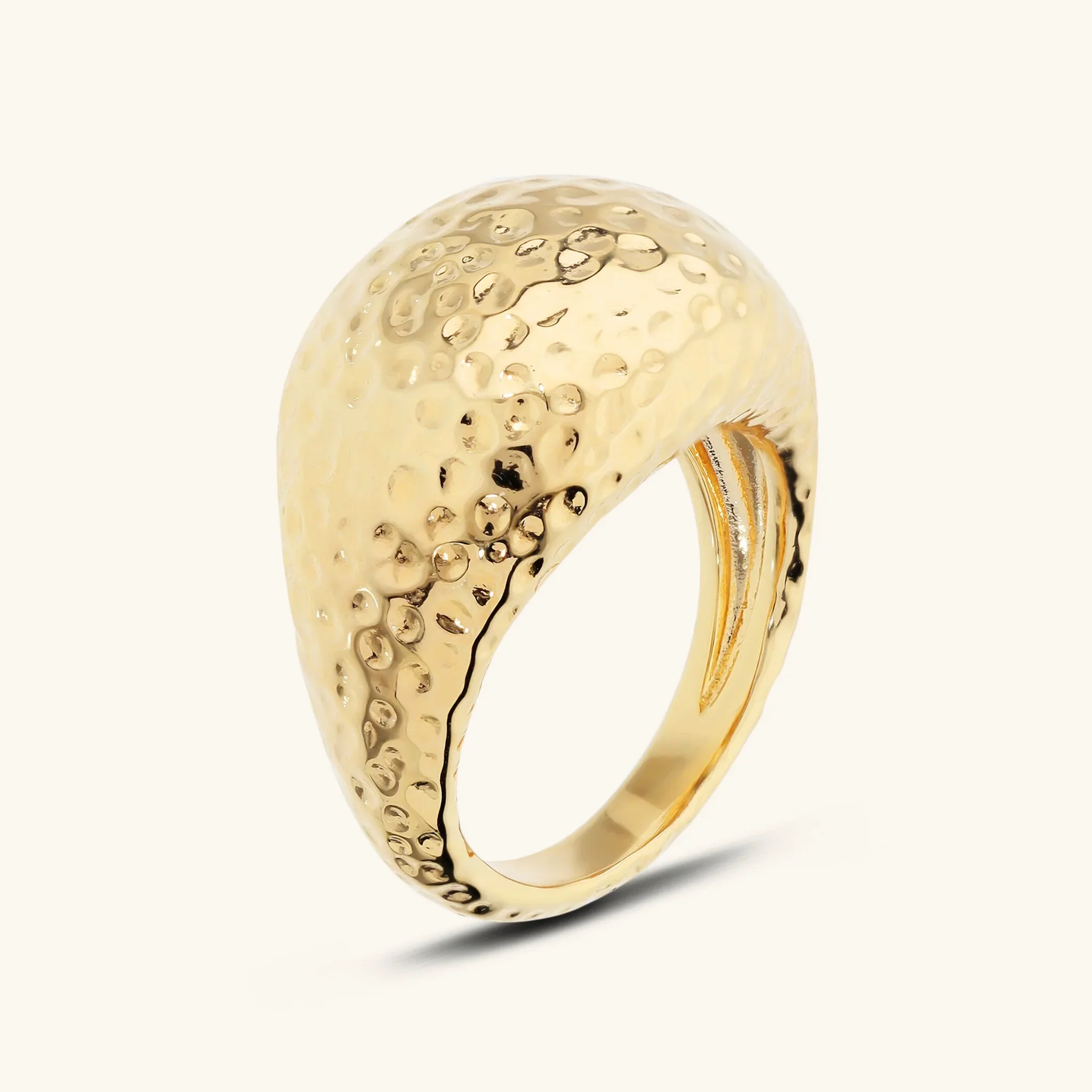 Anello Donna Etrusca Luce Mediterranea Dorato con Superficie Martellata 