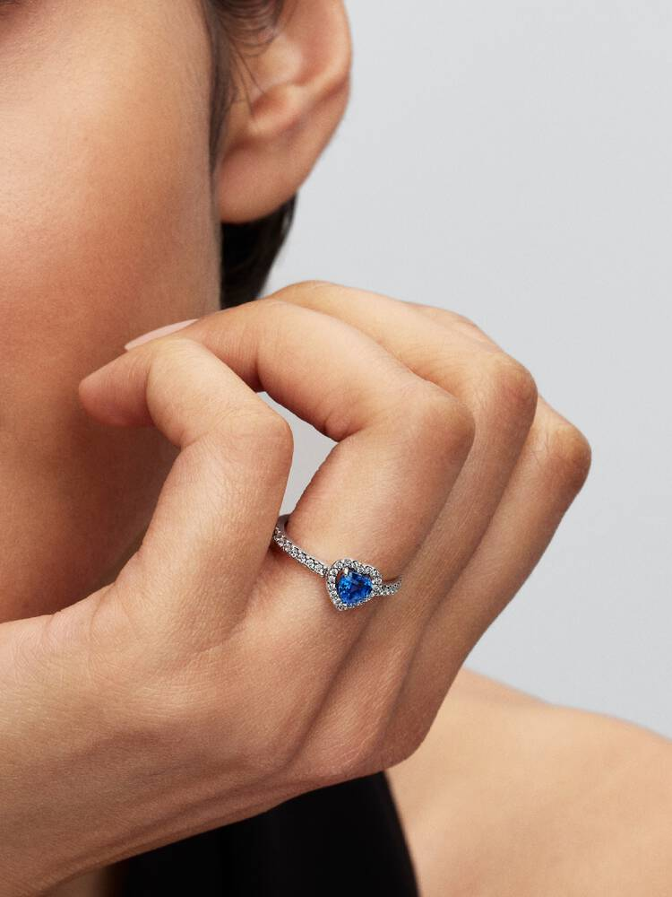 Anello Pandora Cuore in Rilievo Blu Intenso Misura 52