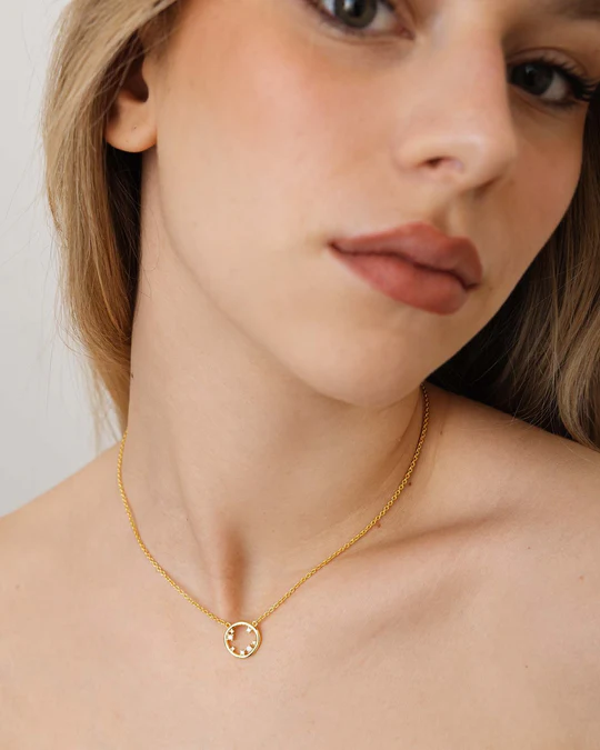 Collana Donna Amabile Circle Dorata con Cerchio Vuoto Irregolare 
