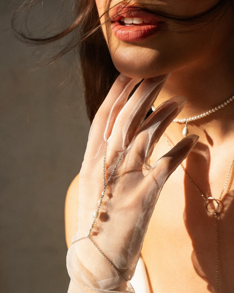 Baciamano Donna Rue Des Mille Whiteside Perla Halo